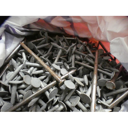 2092 - Approx. 1,000 mixed unused roofer's nails