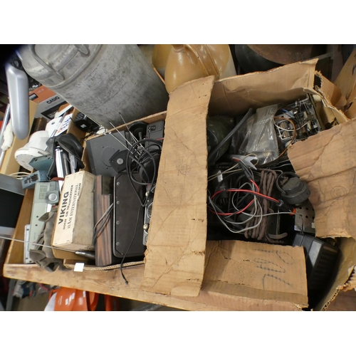 2095 - Approx. 50 items of vintage ham radio equipment