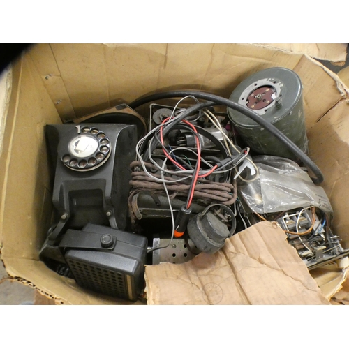 2095 - Approx. 50 items of vintage ham radio equipment