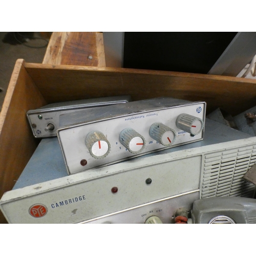 2095 - Approx. 50 items of vintage ham radio equipment