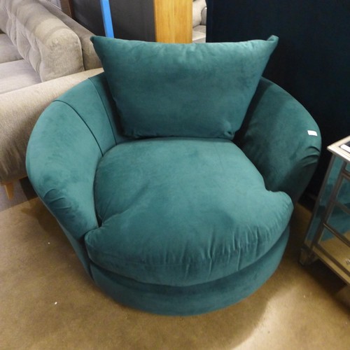 1345 - A teal velvet upholstered swivel love seat with geometric scatter cushion