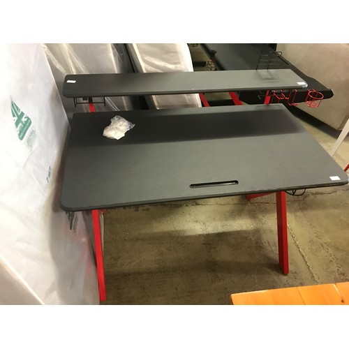 1624 - A black and red gaming desk