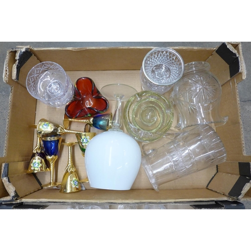 1118 - Two boxes of assorted glasses, bowls, ashtray, jug, etc. **PLEASE NOTE THIS LOT IS NOT ELIGIBLE FOR ... 