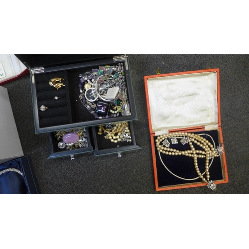 718 - A large box of mixed costume jewellery