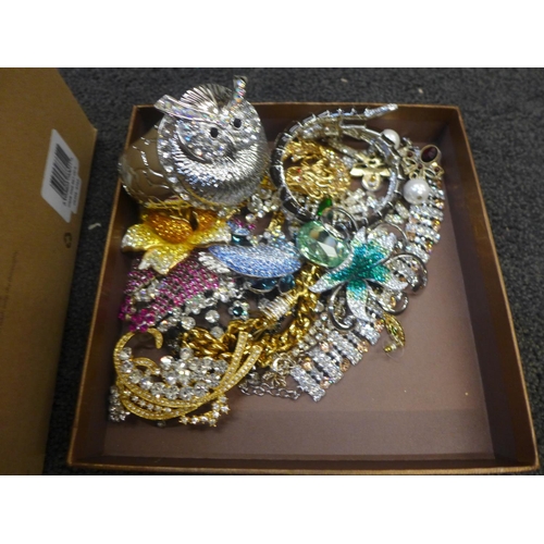 736 - A box of modern costume jewellery, paste set bangles, brooches, bracelets, etc.