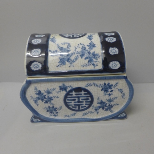 806 - A casket shaped oriental pot with lid