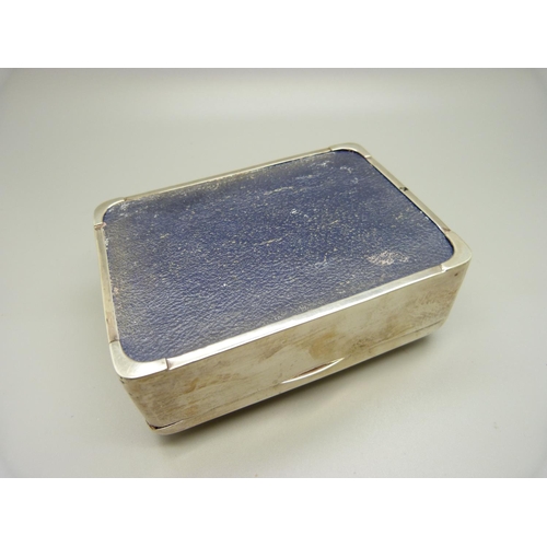 842 - A silver cigarette box, cedar lined, gross weight 318g