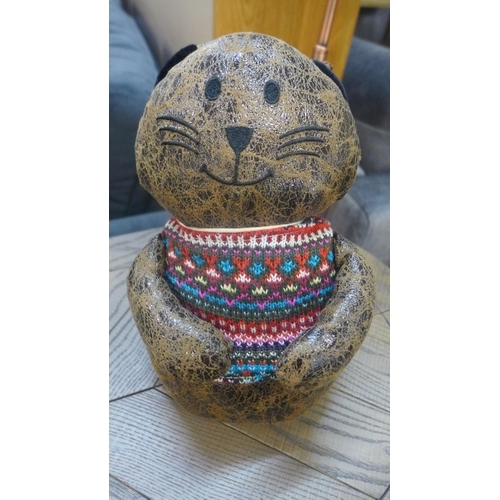 1517 - A cat in a Fairisle jumper doorstop, H 25cms (5059413443307)   #