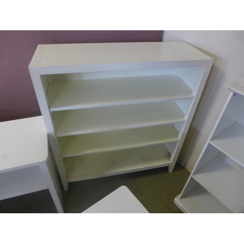 1580 - A white painted wide bookcase