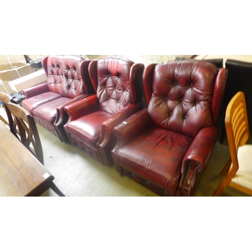 1586 - A Lazy-Boy red leather three piece suite