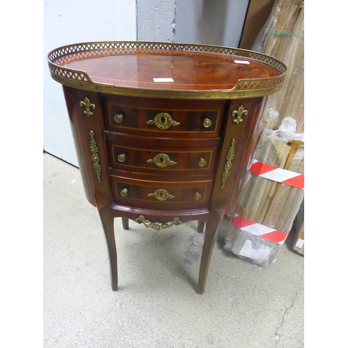 1646 - A darkwood and gold effect chest of three drawers