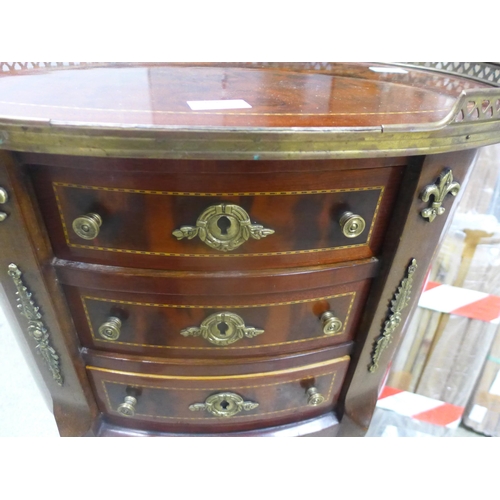 1646 - A darkwood and gold effect chest of three drawers