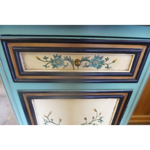 1652 - An Italian style painted side cabinet