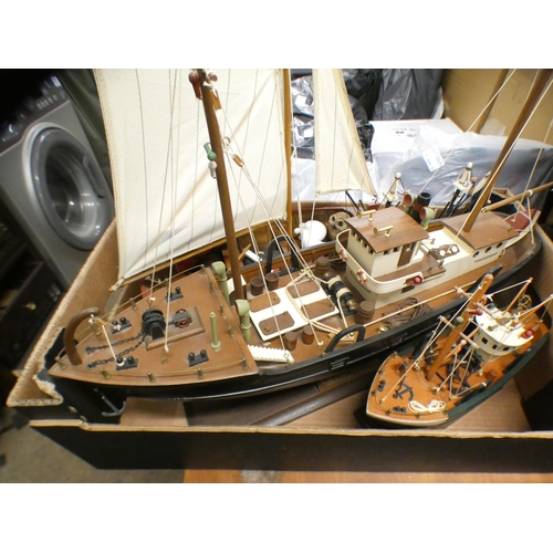 2069 - 4 Model boats, a vintage style 18