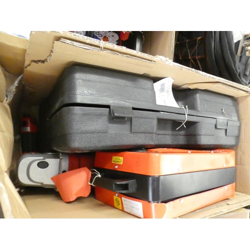 2113 - Box of misc. Clarke hand tools inc. polisher, angle grinder, heater, punch - MM3150 * this lot is su... 