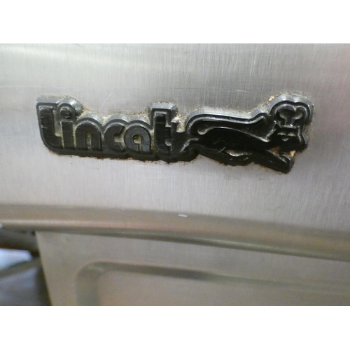 2135 - Lincat commercial stainless steel cooker with 4 ring hob