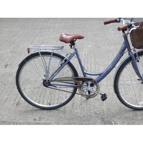 2146 - Downtown lady's sit up and beg shopper bike complete with mudguard rack, basket and chain guard, use... 