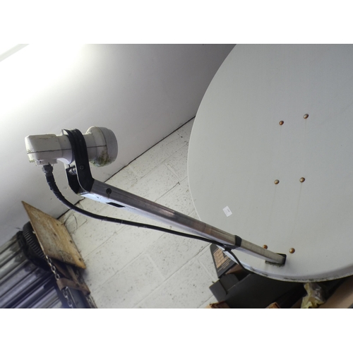 2189 - 1 Metre satellite dish and stanchion and fastenings