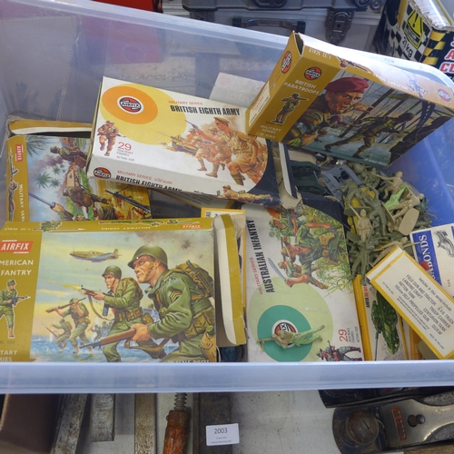 2248 - Approx 20 Airfix military figures and H0-00 scale items mostly boxed