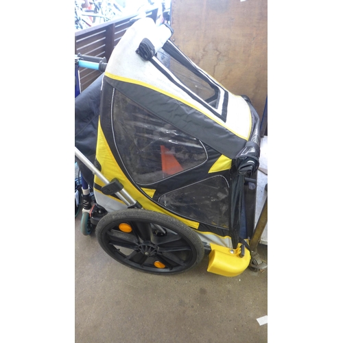 2385 - Bellelli S.R.L. Italian twin child's bicycle trailer, c/w fitting attachment (Police repossession)