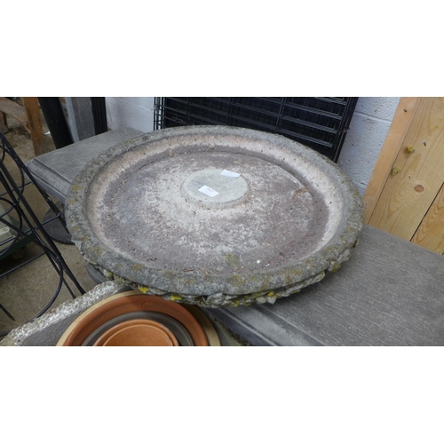 2427 - Large birdbath