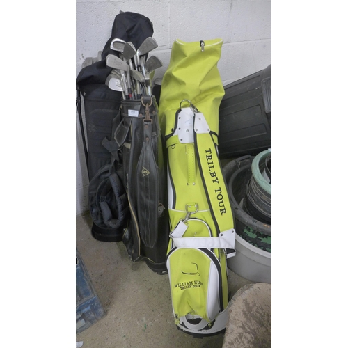 2433 - 5 Golf bags with approx. 50 golf clubs