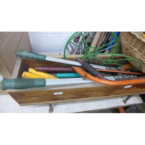 2442 - Approx. 30 garden tools: shears, forks, spade, etc., and a legged 80cm wooden planter