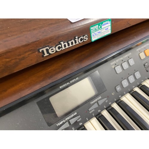 2372 - Technics EN4 electric piano with stool, books + charger cable W