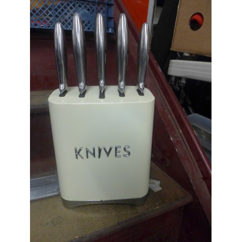 2302 - A box of kitchen knives, etc.