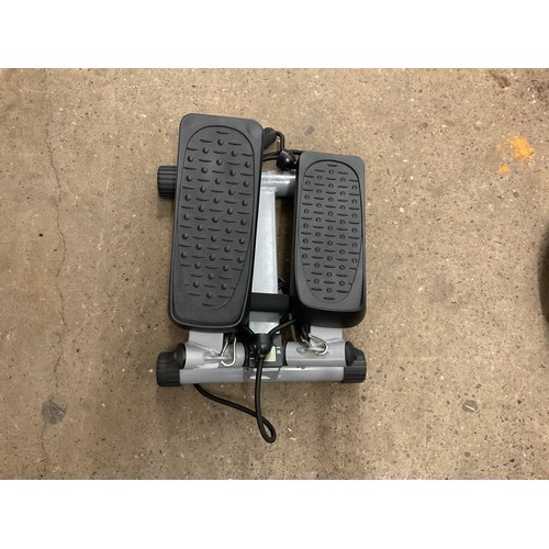 2095 - Digital stepper and Toyota Lexus boot mat