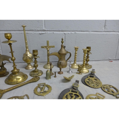 1000 - A quantity of brassware including candlesticks, jugs, etc. **PLEASE NOTE THIS LOT IS NOT ELIGIBLE FO... 