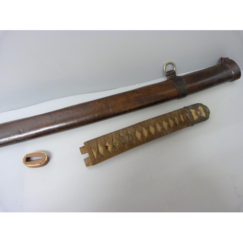 798 - A WWII Japanese katana scabbard and handle