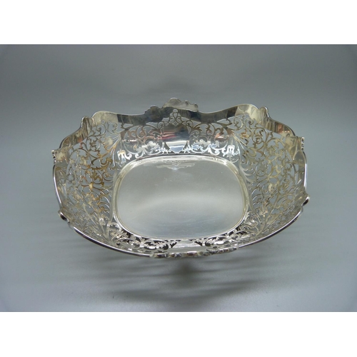 805 - A pierced silver dish, Sheffield 1919, Atkin Brothers, 351g, 20.5cm x 17.5cm