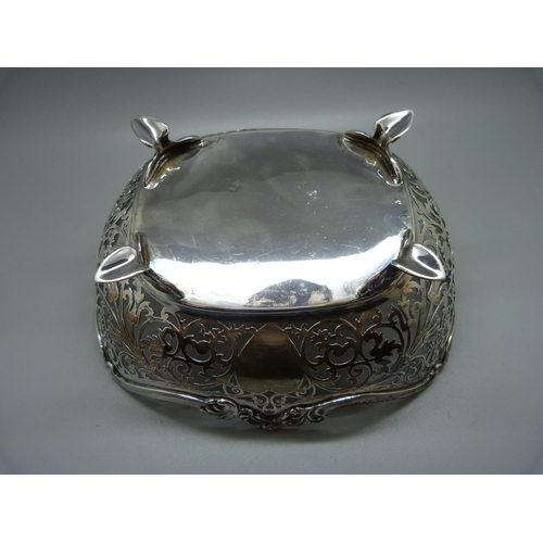 805 - A pierced silver dish, Sheffield 1919, Atkin Brothers, 351g, 20.5cm x 17.5cm