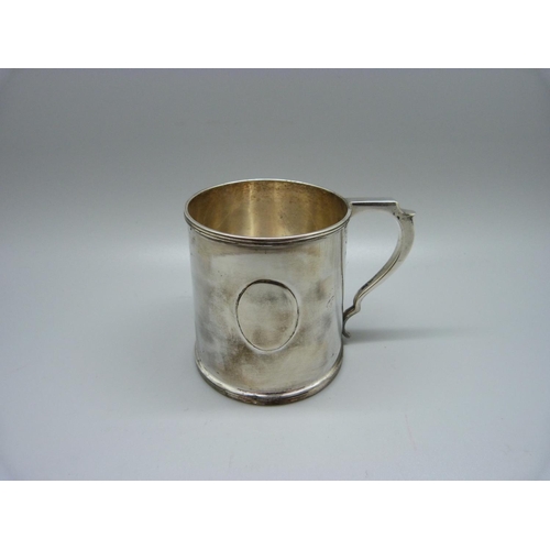 808 - A silver mug by Adie Brothers in original fitted case, Birmingham 1934, 158g, 77mm