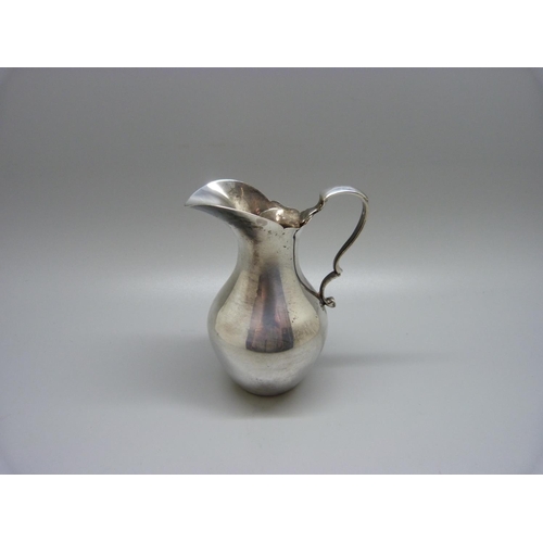 815 - A silver cream jug, Chester 1907, 55g, 9cm