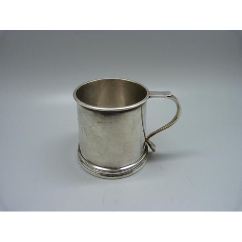 816 - A silver mug, Birmingham 1973, 83g, 63mm