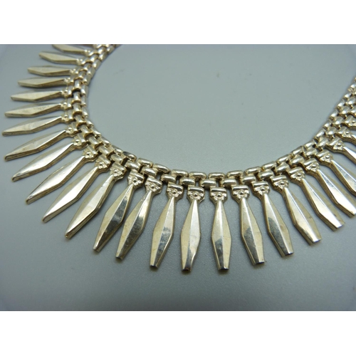 904 - A silver necklet, 41g, 45.5cm