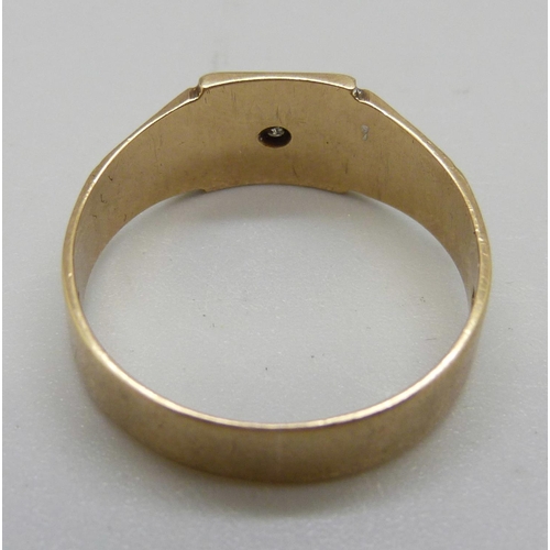 916 - A 9ct gold and diamond signet ring, Chester 1954, 4.6g, Z+1