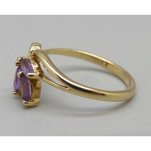 921 - A 9ct gold ring set with amethyst and diamonds, 2.1g, N