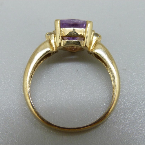 925 - A 9ct gold and amethyst ring, 2.8g, N