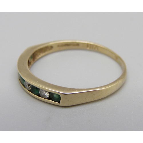 953 - A 9ct gold, emerald and diamond ring, 1.3g, N