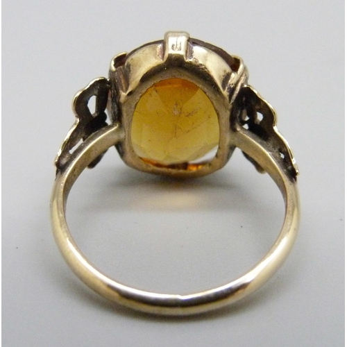 954 - A 9ct gold and citrine solitaire ring, 3.7g, H