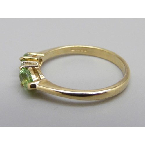 972 - A 9ct gold ring set with green and white stones, 1.8g, N