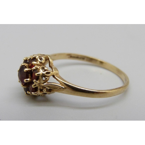 974 - A 9ct gold garnet cluster ring, 1.6g, P