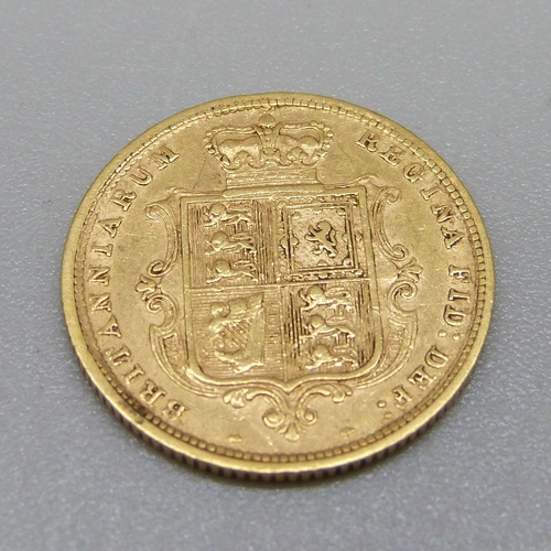 978 - A Victorian 1883 half sovereign with shield back