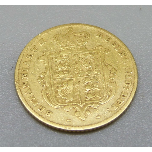 979 - A Victorian 1853 half sovereign with shield back