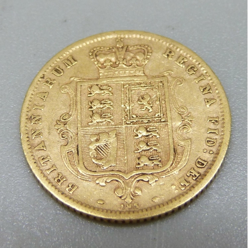 981 - A Victorian 1872 half sovereign with shield back, die number 195