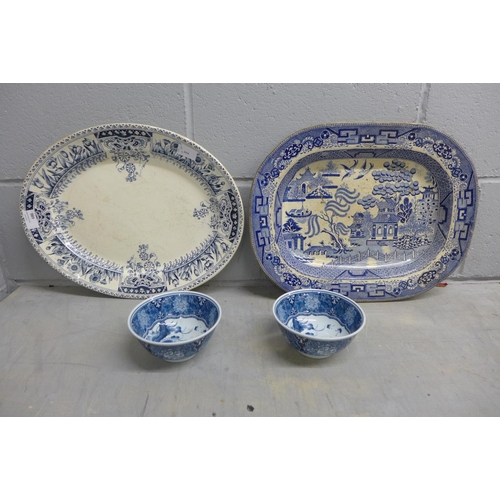 989 - A blue and white Willow Pattern plate, one other and two Chinese bowls **PLEASE NOTE THIS LOT IS NOT... 