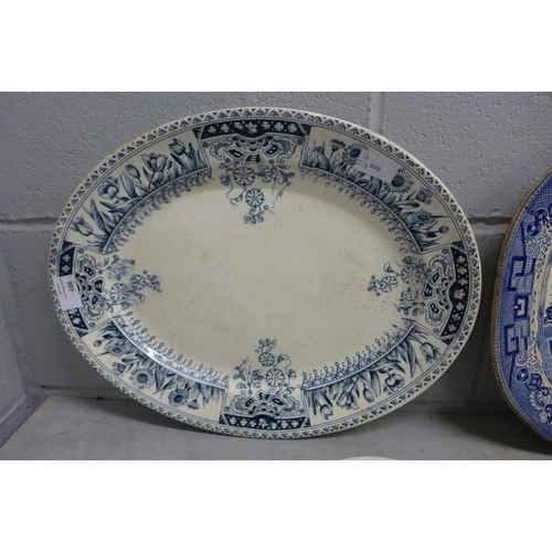 989 - A blue and white Willow Pattern plate, one other and two Chinese bowls **PLEASE NOTE THIS LOT IS NOT... 